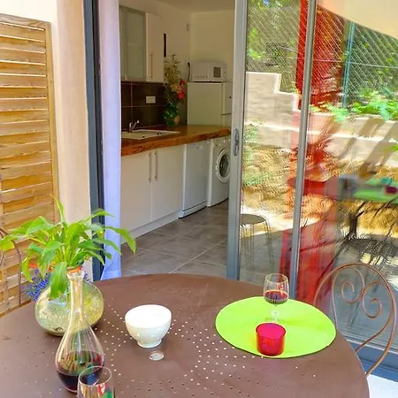 Le Clos Saint Elme 게스트하우스 3*